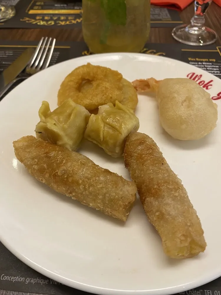 Bouchées Aux Crevettes Beignets de Calamars Beignets de Crevettes Et Nem Au Porc